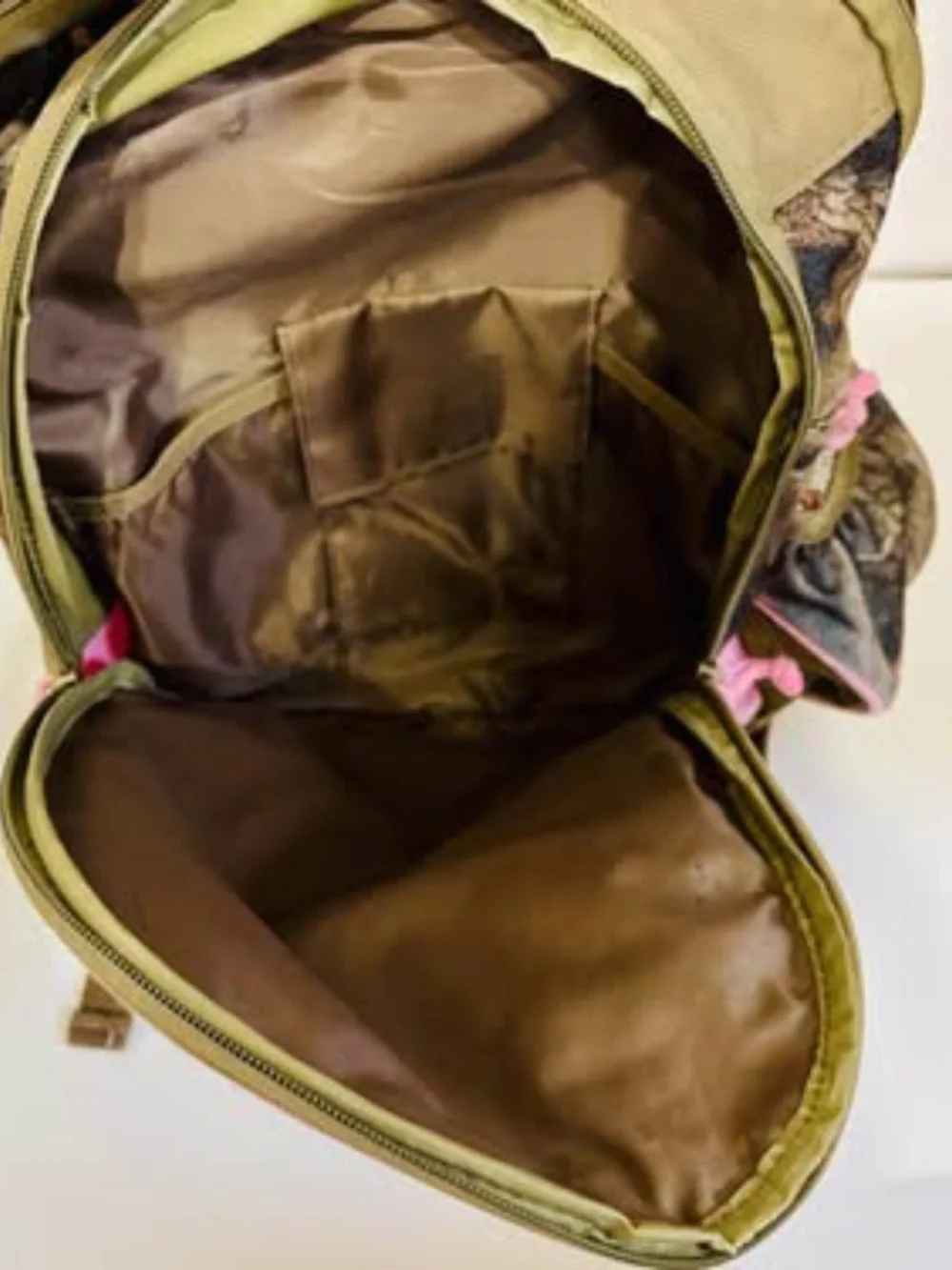 Women’s Realtree Fieldline Pro Series Backpack Camouflage With Light Pink Trim.